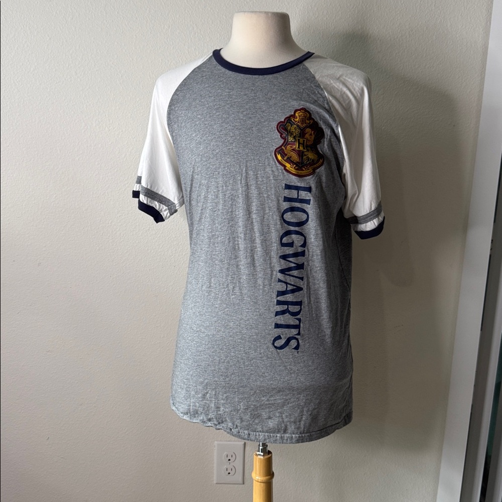 Universal Studios The Wizarding World of Harry Potter Hogwarts  Raglan TShirt XL